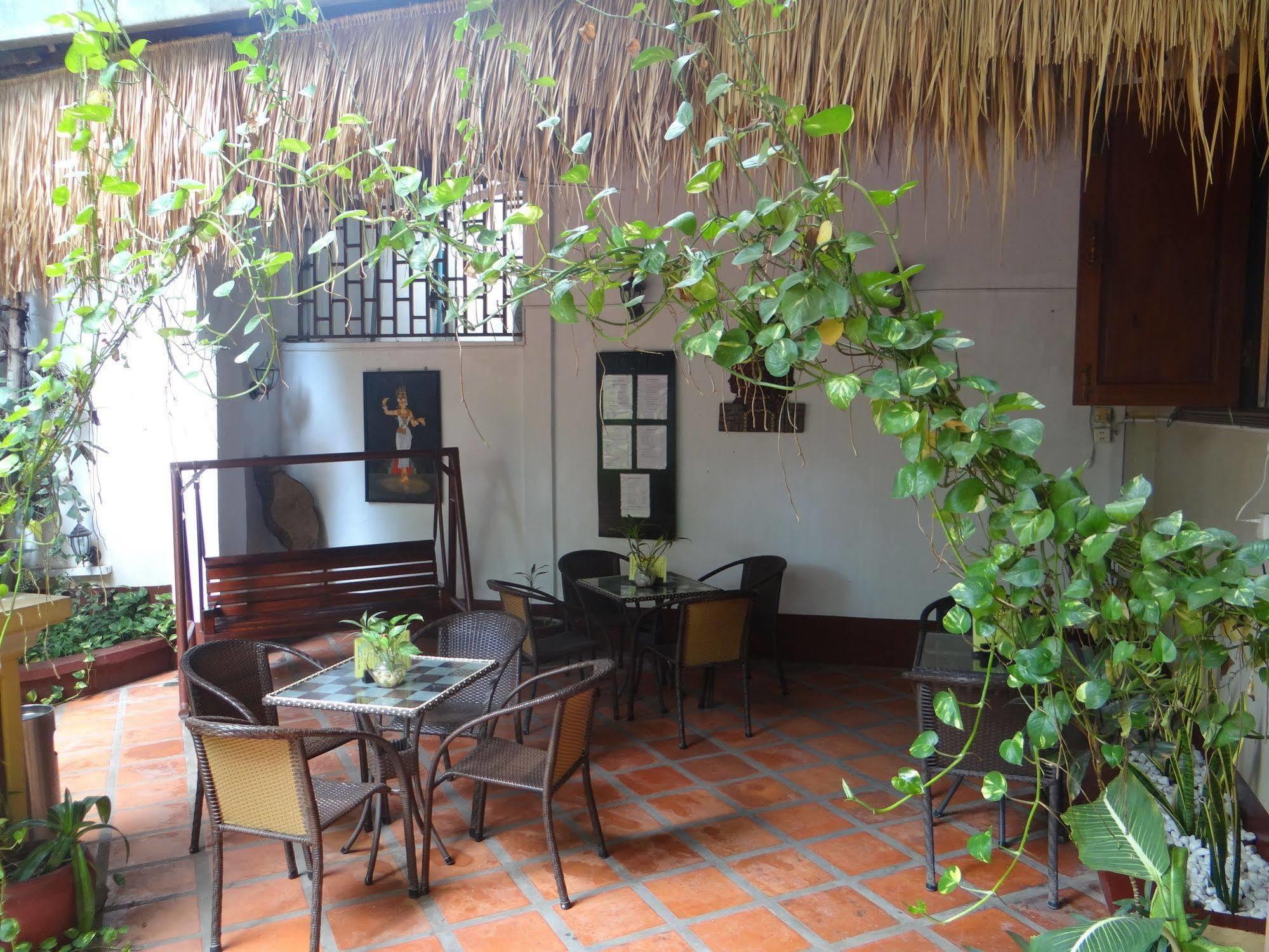 Alibi Guesthouse Phnom Penh Exterior foto